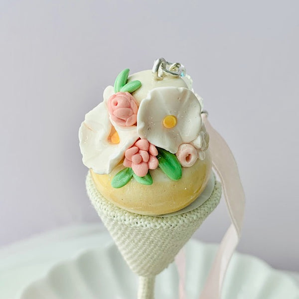 Homemade Wedding Cake Topper Country Bride And Groom Horsesshotgun Stock  Photo - Download Image Now - iStock